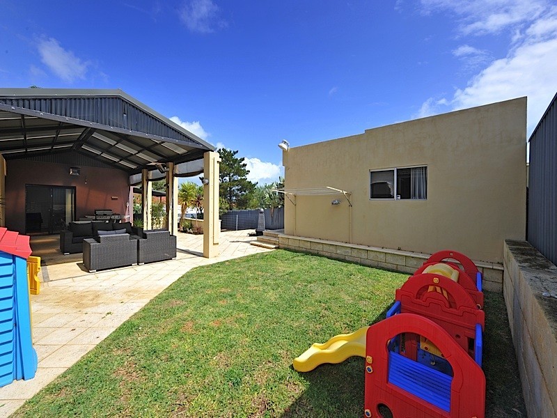 25 Pass Crescent, Beaconsfield WA 6162