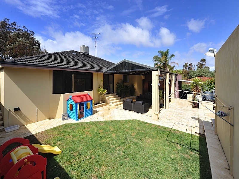 25 Pass Crescent, Beaconsfield WA 6162