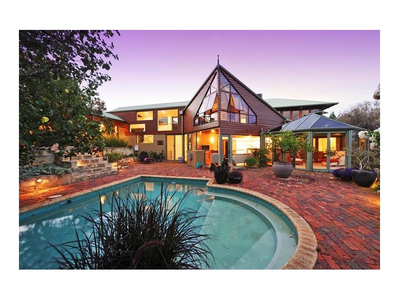 15 Barnsley Road, Mount Claremont WA 6010