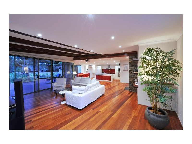 15 Barnsley Road, Mount Claremont WA 6010