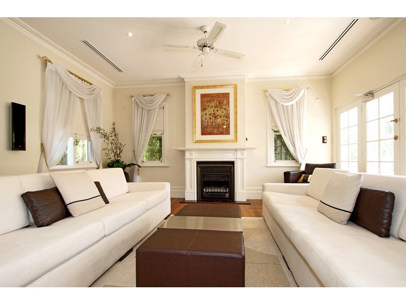 7 Freshwater Parade, Claremont WA 6010