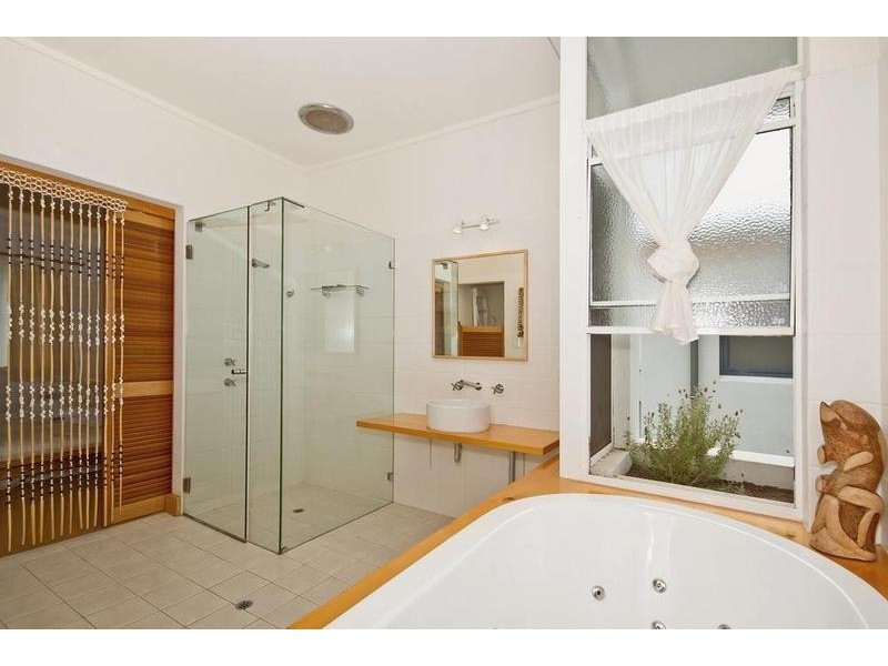 16 Hooley Street, Swanbourne WA 6010