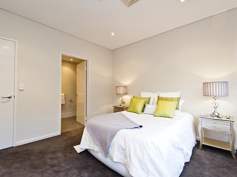 2/420 Roberts Road, Subiaco WA 6008