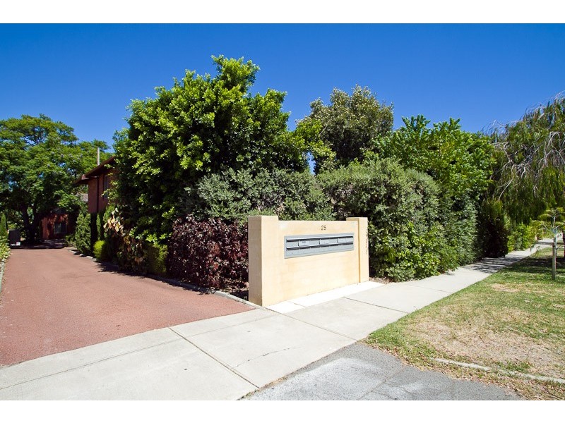 2/25 Comer Street, Como WA 6152