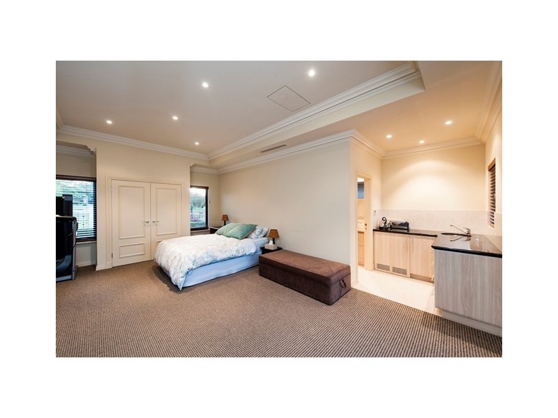 8 Tilton Terrace, City Beach WA 6015