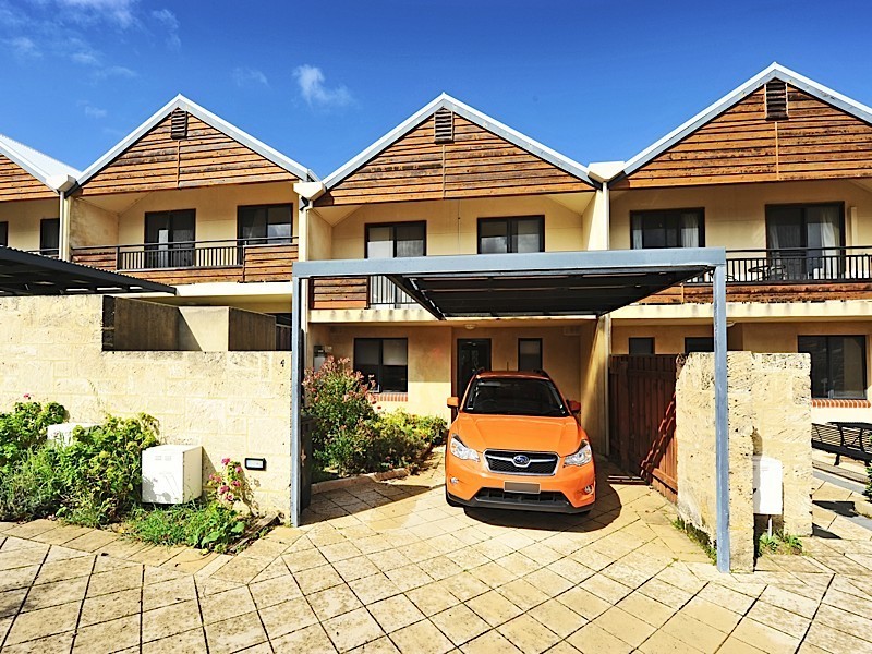 4/98 Stirling Highway, North Fremantle WA 6159