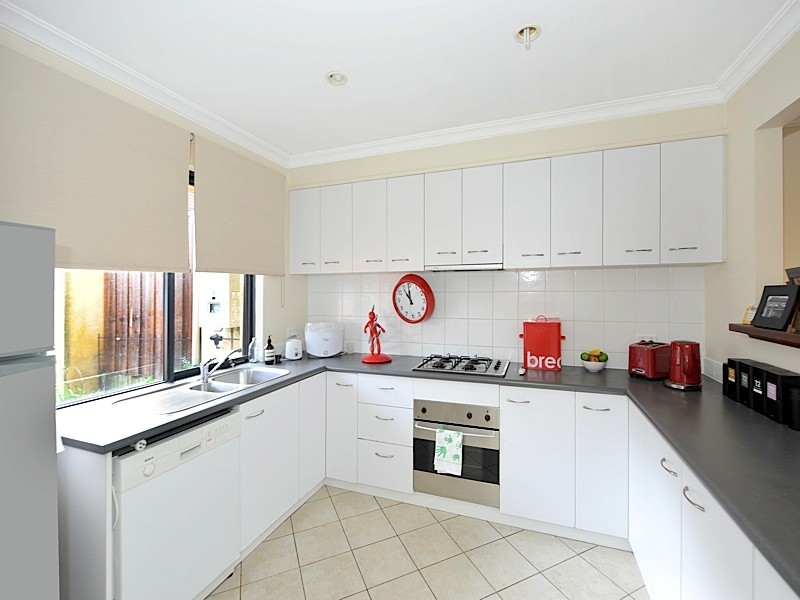 4/98 Stirling Highway, North Fremantle WA 6159