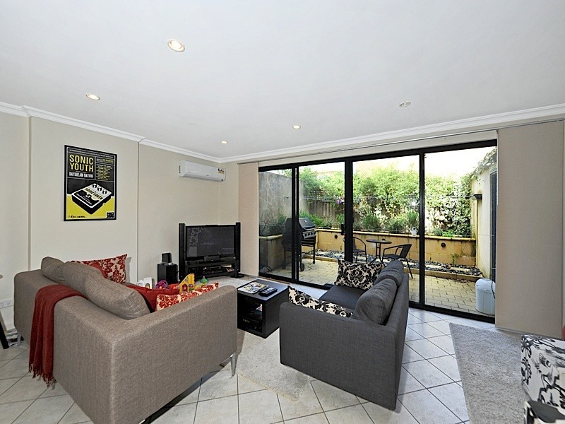 4/98 Stirling Highway, North Fremantle WA 6159