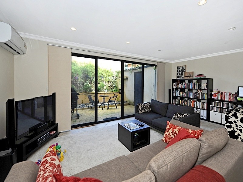 4/98 Stirling Highway, North Fremantle WA 6159