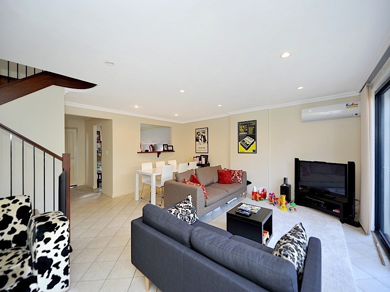 4/98 Stirling Highway, North Fremantle WA 6159