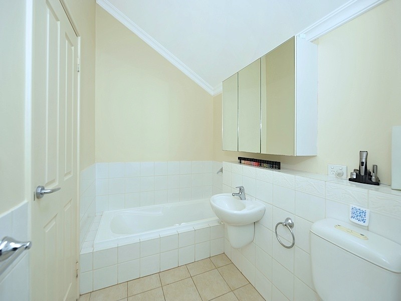 4/98 Stirling Highway, North Fremantle WA 6159