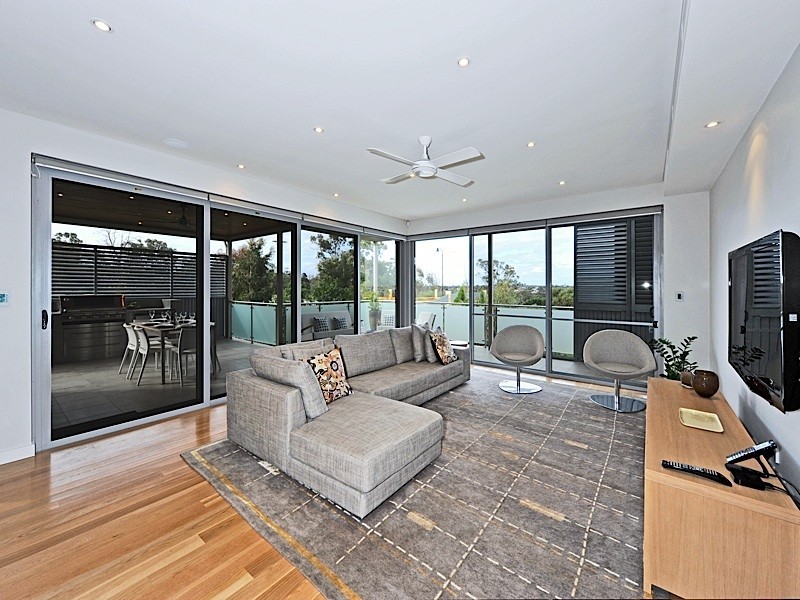 2 Wongin Way, Swanbourne WA 6010