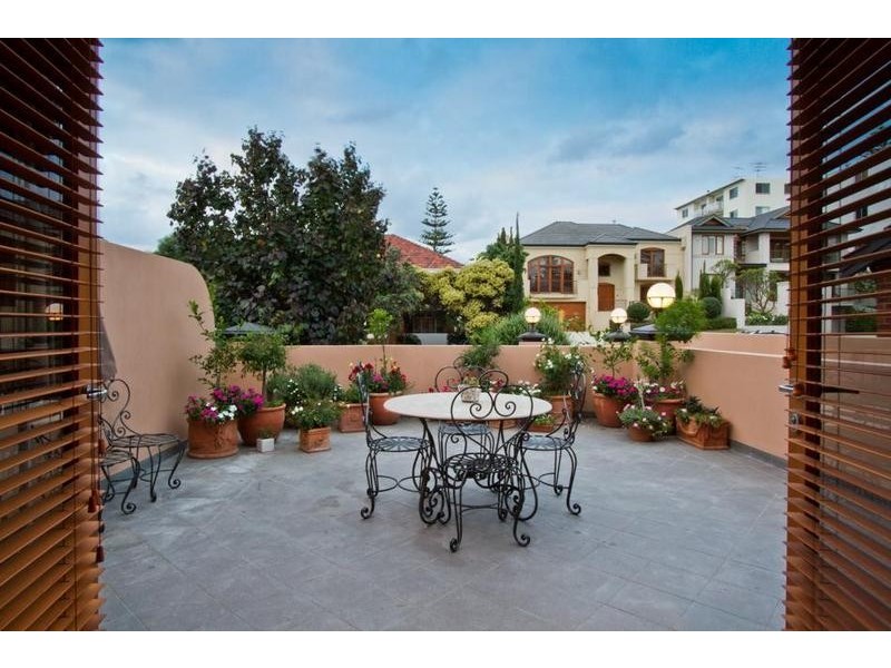 11 Warnham Road, Cottesloe WA 6011