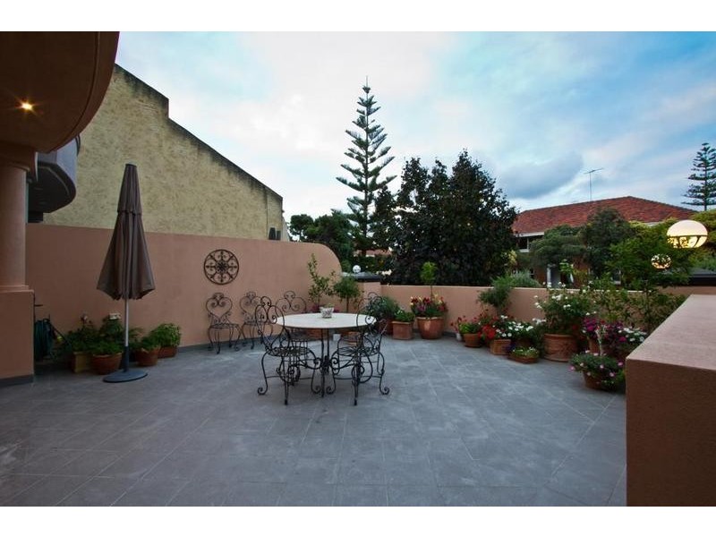 11 Warnham Road, Cottesloe WA 6011