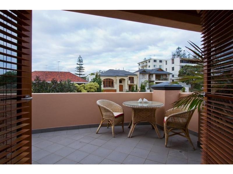 11 Warnham Road, Cottesloe WA 6011