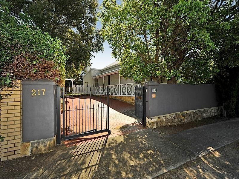 217 Curtin Avenue, Cottesloe WA 6011