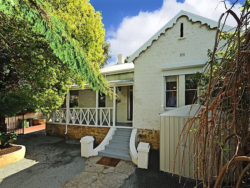 217 Curtin Avenue, Cottesloe WA 6011