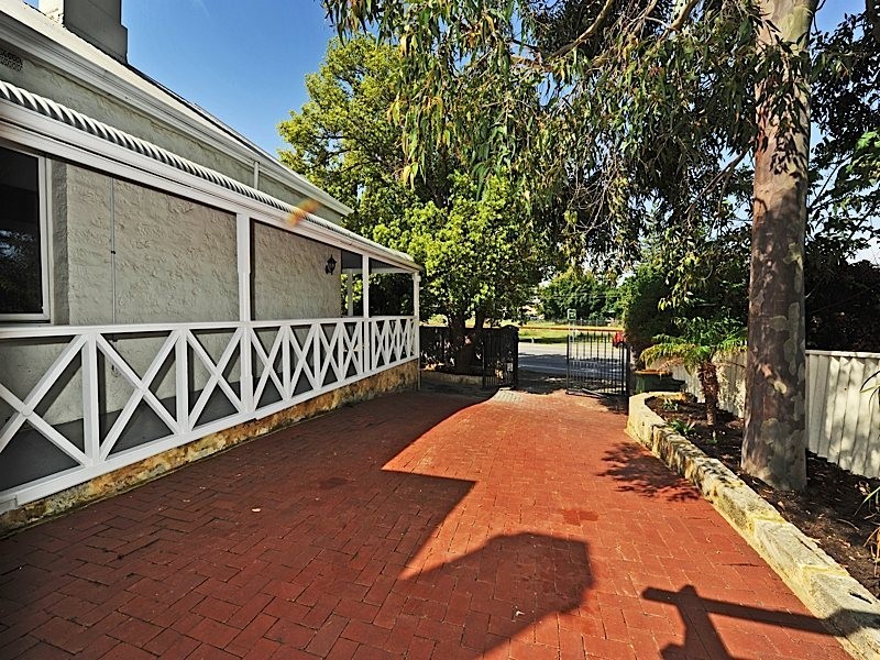 217 Curtin Avenue, Cottesloe WA 6011