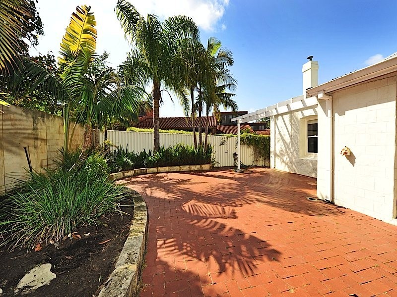 217 Curtin Avenue, Cottesloe WA 6011