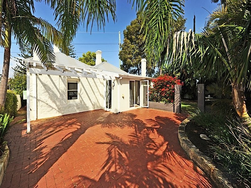 217 Curtin Avenue, Cottesloe WA 6011