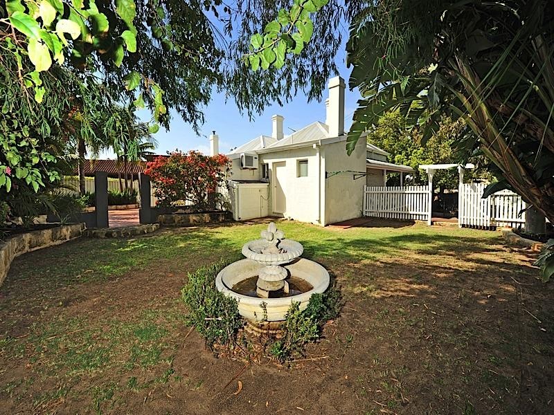 217 Curtin Avenue, Cottesloe WA 6011