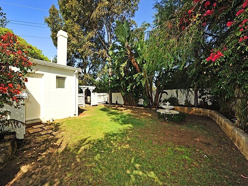 217 Curtin Avenue, Cottesloe WA 6011