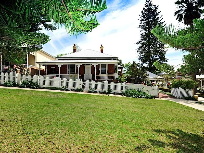 54 Pearse Street, Cottesloe WA 6011