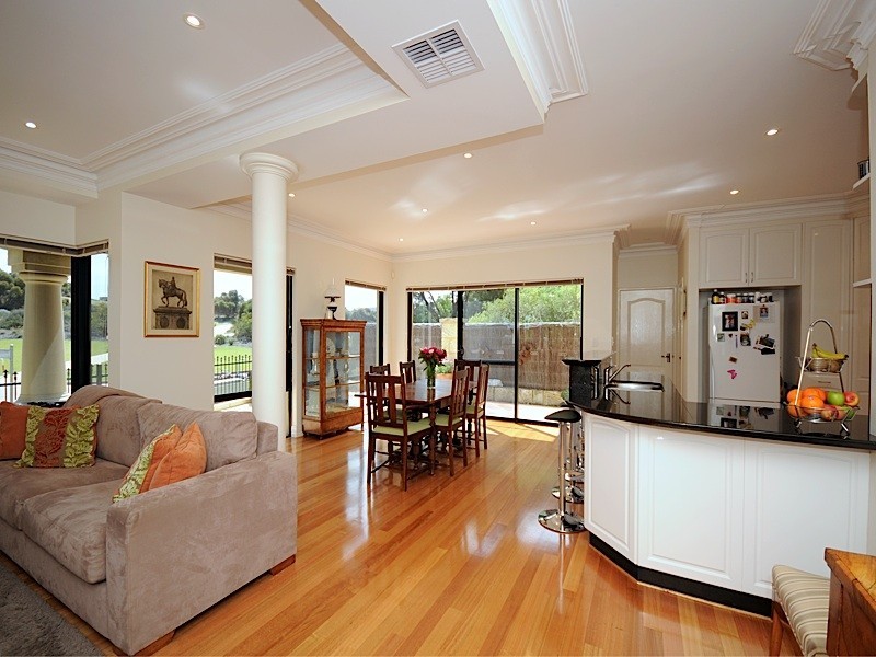 1 Chipperfield Court, Mosman Park WA 6012