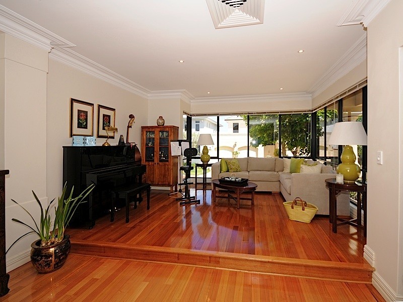 1 Chipperfield Court, Mosman Park WA 6012