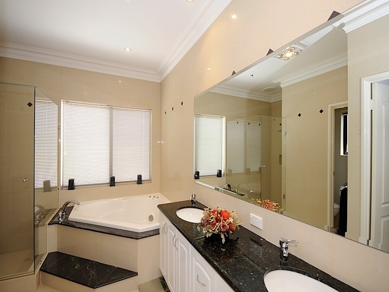 1 Chipperfield Court, Mosman Park WA 6012