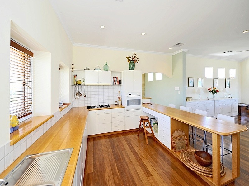 11 Walba Way, Swanbourne WA 6010