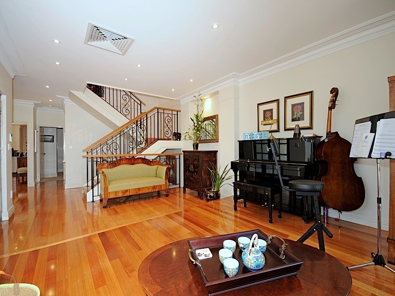 1 Chipperfield Court, Mosman Park WA 6012