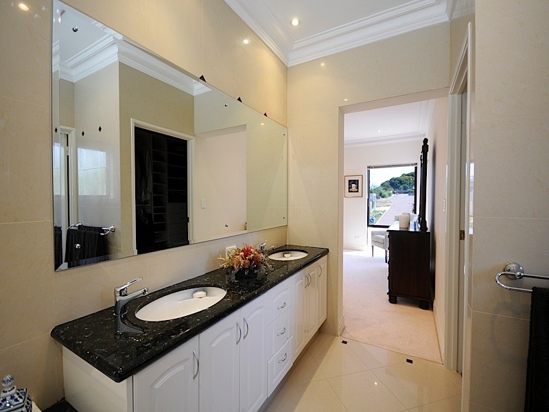 1 Chipperfield Court, Mosman Park WA 6012