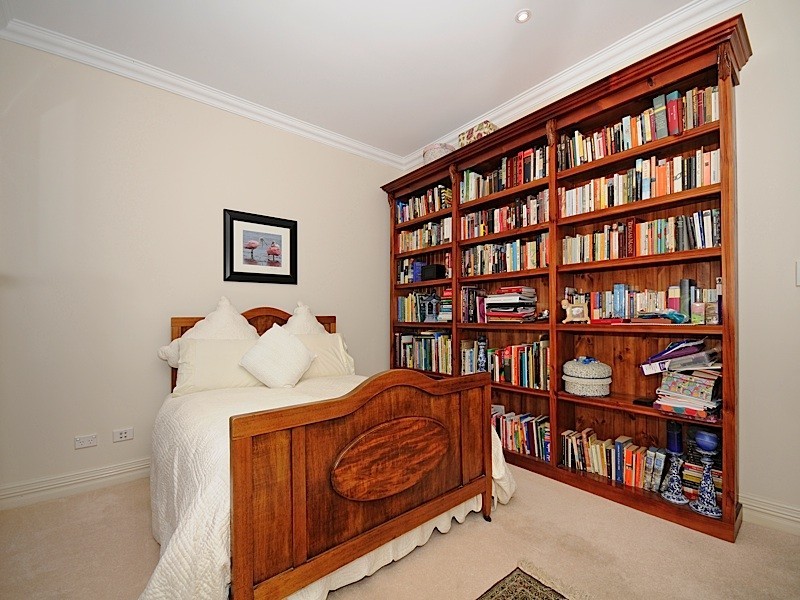 1 Chipperfield Court, Mosman Park WA 6012