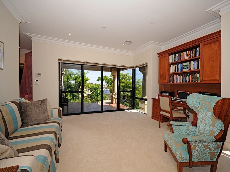 1 Chipperfield Court, Mosman Park WA 6012