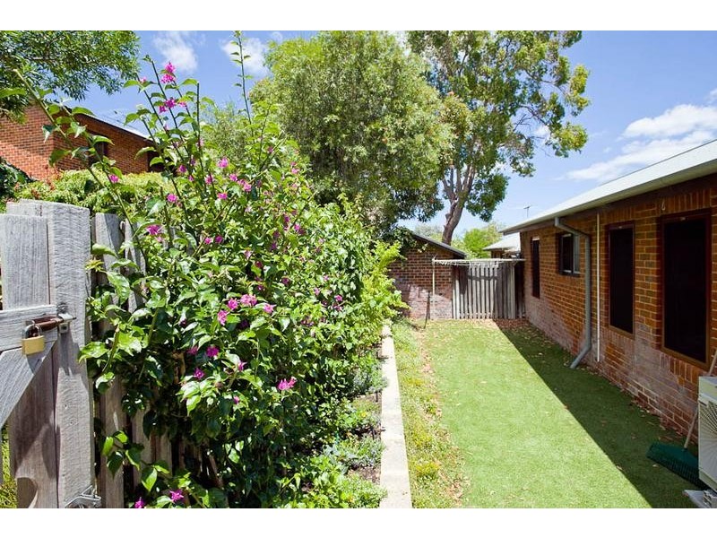 2/17 Airlie street, Claremont WA 6010