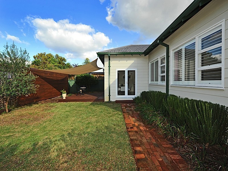 2 Robinson Street, Nedlands WA 6009