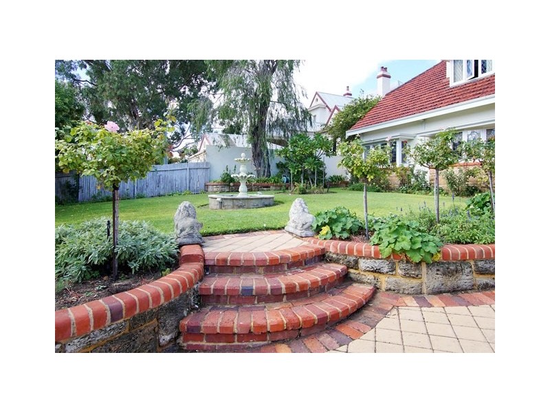 6 Irvine Street, Peppermint Grove WA 6011