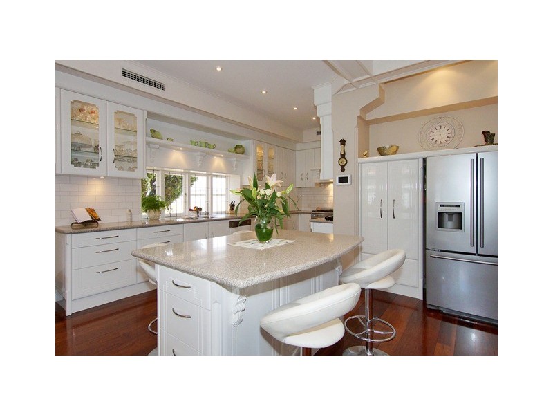 6 Irvine Street, Peppermint Grove WA 6011