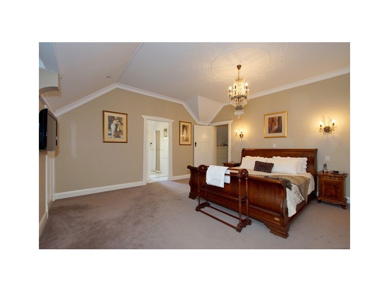 6 Irvine Street, Peppermint Grove WA 6011