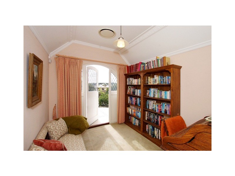 6 Irvine Street, Peppermint Grove WA 6011