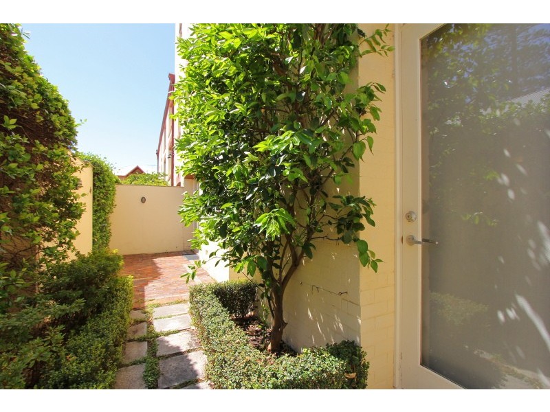 2/14 Athelstan Road, Cottesloe WA 6011