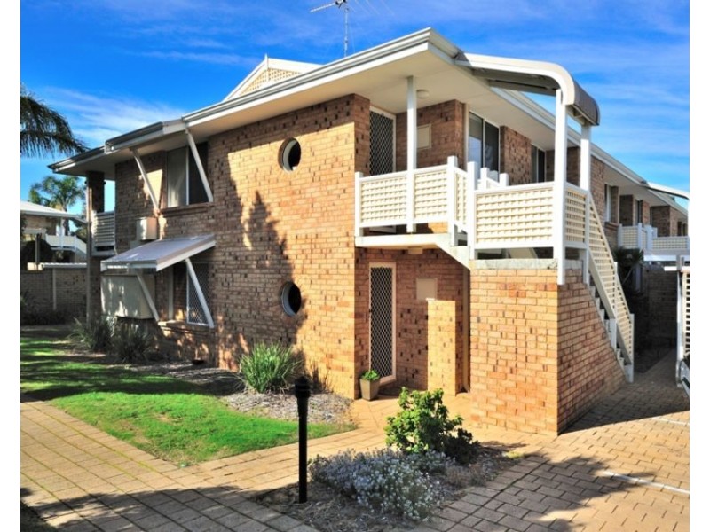 10/2 Pinewood Avenue, Kardinya WA 6163