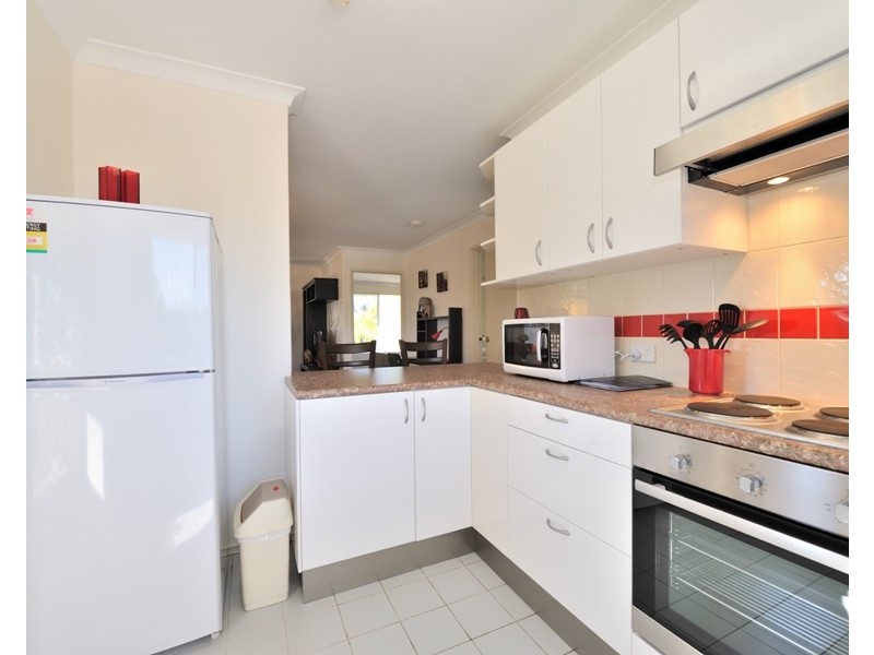 10/2 Pinewood Avenue, Kardinya WA 6163