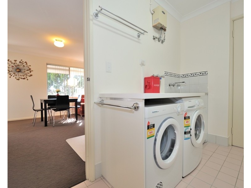 10/2 Pinewood Avenue, Kardinya WA 6163