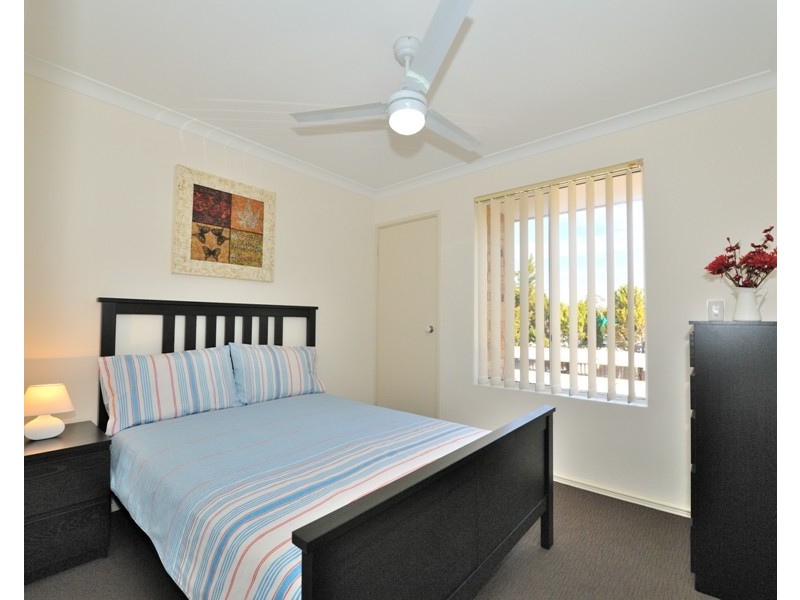 10/2 Pinewood Avenue, Kardinya WA 6163