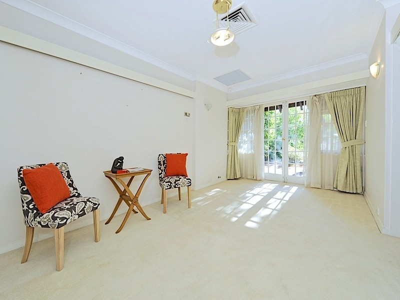 22 Hobbs Avenue, Dalkeith WA 6009