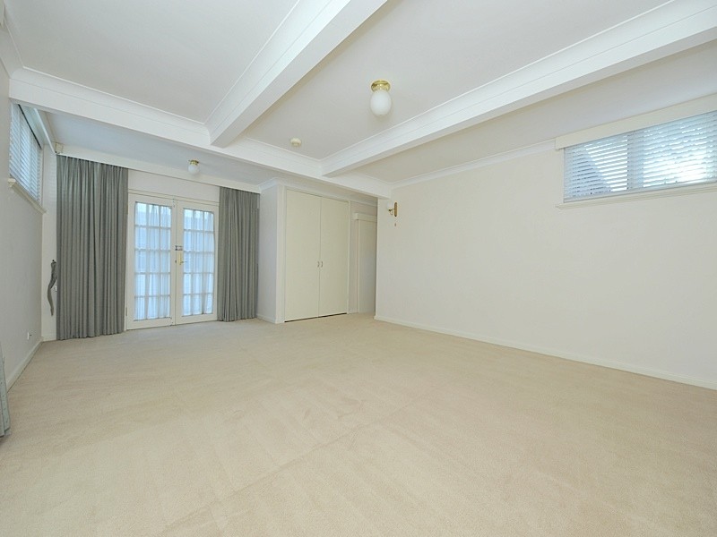 22 Hobbs Avenue, Dalkeith WA 6009