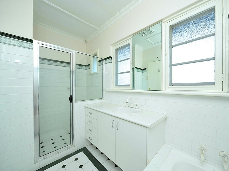 22 Hobbs Avenue, Dalkeith WA 6009