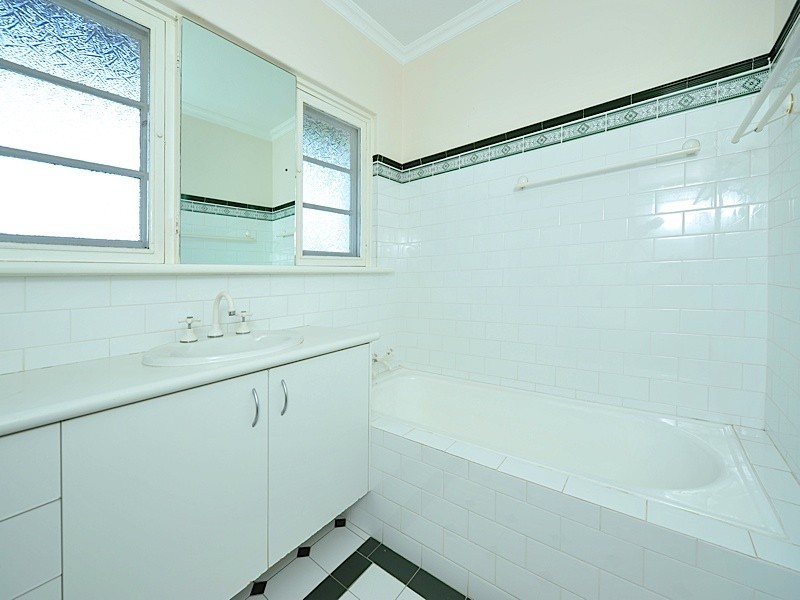 22 Hobbs Avenue, Dalkeith WA 6009